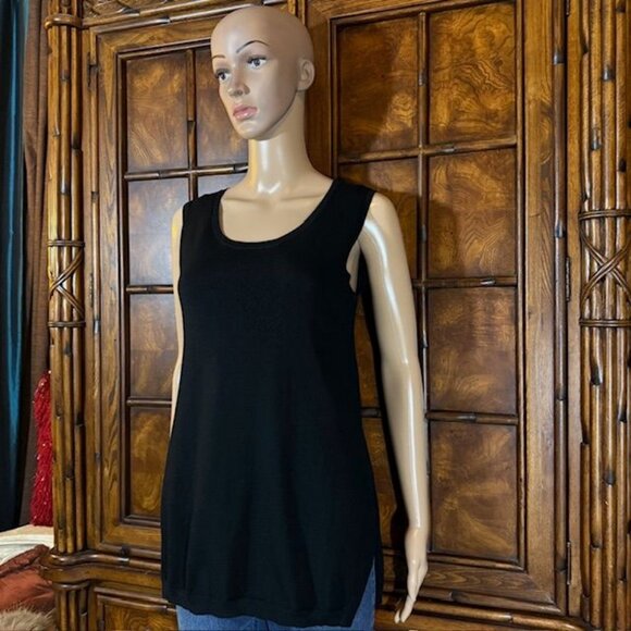 Marla Wynne Black Scoop Neck Side Ribbed Side Slit Sweater Tank - Picture 3 of 12